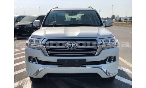 Acheter Import Voiture Toyota Land Cruiser Blanc à Import - Dubai, Iles Acheter Import Voiture Toyota Land Cruiser Blanc à Import - Dubai, Iles