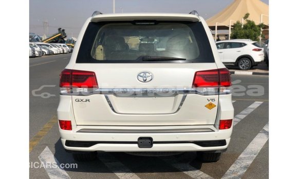 Acheter Import Voiture Toyota Land Cruiser Blanc à Import - Dubai, Iles Acheter Import Voiture Toyota Land Cruiser Blanc à Import - Dubai, Iles