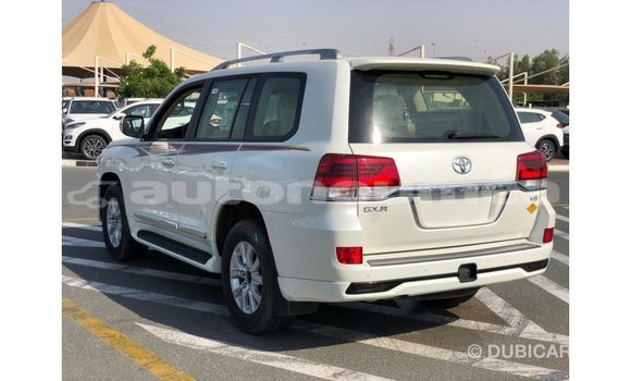 Acheter Import Voiture Toyota Land Cruiser Blanc à Import - Dubai, Iles Acheter Import Voiture Toyota Land Cruiser Blanc à Import - Dubai, Iles