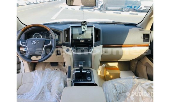 Acheter Import Voiture Toyota Land Cruiser Blanc à Import - Dubai, Iles Acheter Import Voiture Toyota Land Cruiser Blanc à Import - Dubai, Iles