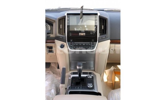 Acheter Import Voiture Toyota Land Cruiser Blanc à Import - Dubai, Iles Acheter Import Voiture Toyota Land Cruiser Blanc à Import - Dubai, Iles