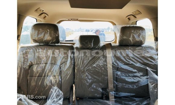 Acheter Import Voiture Toyota Land Cruiser Blanc à Import - Dubai, Iles Acheter Import Voiture Toyota Land Cruiser Blanc à Import - Dubai, Iles