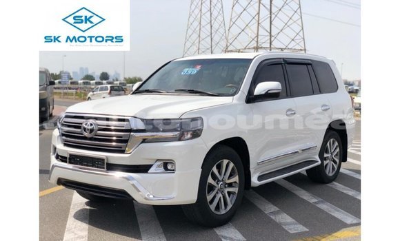 Buy Import Toyota Land Cruiser White Car in Import - Dubai in Iles