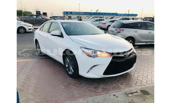 Buy Import Toyota Camry White Car in Import - Dubai in Iles Buy Import Toyota Camry White Car in Import - Dubai in Iles