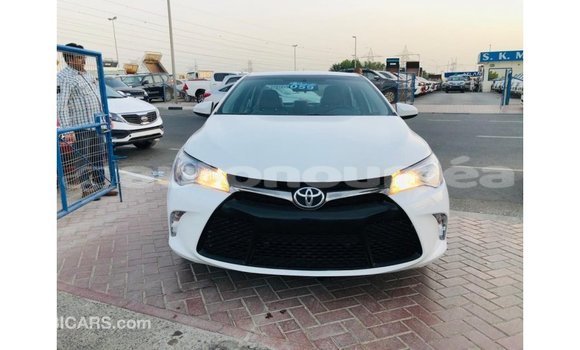 Acheter Import Voiture Toyota Camry Blanc à Import - Dubai, Iles Acheter Import Voiture Toyota Camry Blanc à Import - Dubai, Iles