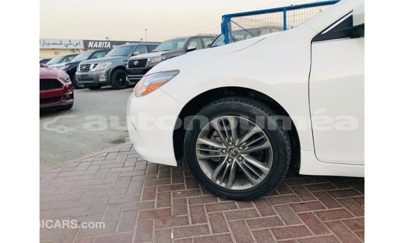 Acheter Import Voiture Toyota Camry Blanc à Import - Dubai, Iles Acheter Import Voiture Toyota Camry Blanc à Import - Dubai, Iles