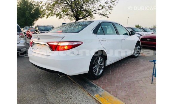 Acheter Import Voiture Toyota Camry Blanc à Import - Dubai, Iles Acheter Import Voiture Toyota Camry Blanc à Import - Dubai, Iles