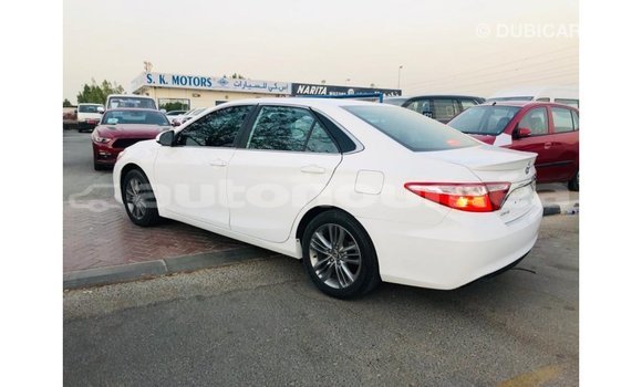Acheter Import Voiture Toyota Camry Blanc à Import - Dubai, Iles Acheter Import Voiture Toyota Camry Blanc à Import - Dubai, Iles