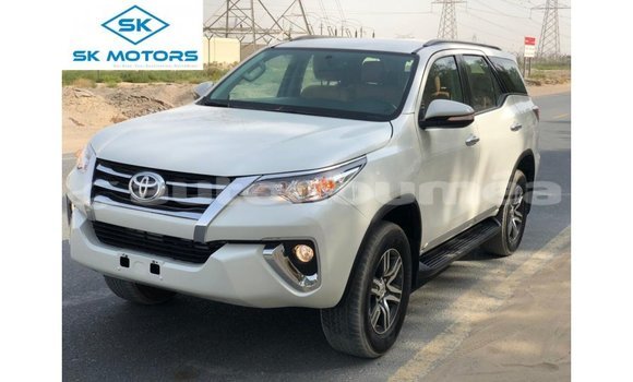 Buy Import Toyota Fortuner White Car in Import - Dubai in Iles