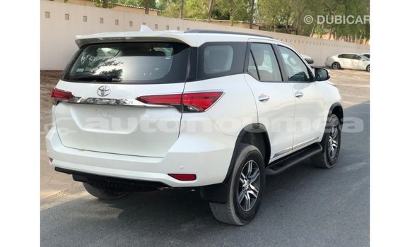 Acheter Import Voiture Toyota Fortuner Blanc à Import - Dubai, Iles Acheter Import Voiture Toyota Fortuner Blanc à Import - Dubai, Iles