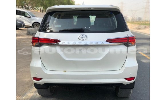 Acheter Import Voiture Toyota Fortuner Blanc à Import - Dubai, Iles Acheter Import Voiture Toyota Fortuner Blanc à Import - Dubai, Iles