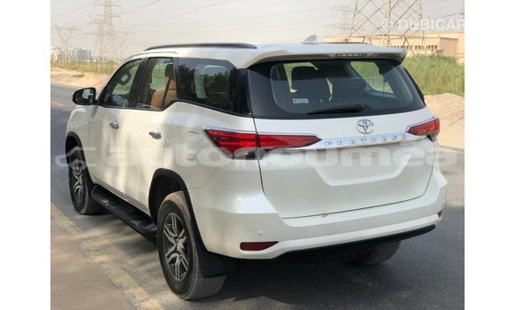 Acheter Import Voiture Toyota Fortuner Blanc à Import - Dubai, Iles Acheter Import Voiture Toyota Fortuner Blanc à Import - Dubai, Iles