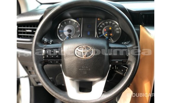 Acheter Import Voiture Toyota Fortuner Blanc à Import - Dubai, Iles Acheter Import Voiture Toyota Fortuner Blanc à Import - Dubai, Iles