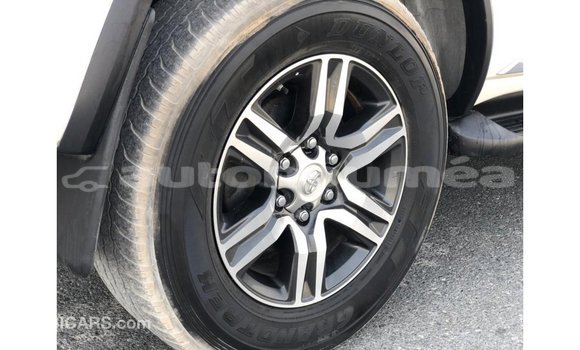 Acheter Import Voiture Toyota Fortuner Blanc à Import - Dubai, Iles Acheter Import Voiture Toyota Fortuner Blanc à Import - Dubai, Iles