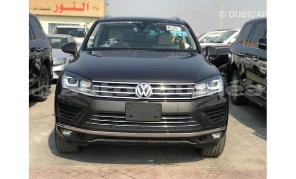 Acheter Import Voiture Volkswagen Touareg Marron à Import - Dubai, Iles Acheter Import Voiture Volkswagen Touareg Marron à Import - Dubai, Iles