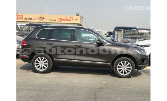 Acheter Import Voiture Volkswagen Touareg Marron à Import - Dubai, Iles Acheter Import Voiture Volkswagen Touareg Marron à Import - Dubai, Iles