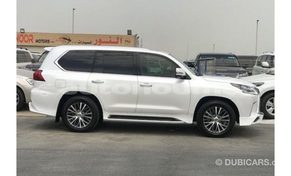Acheter Import Voiture Lexus LX Blanc à Import - Dubai, Iles Acheter Import Voiture Lexus LX Blanc à Import - Dubai, Iles