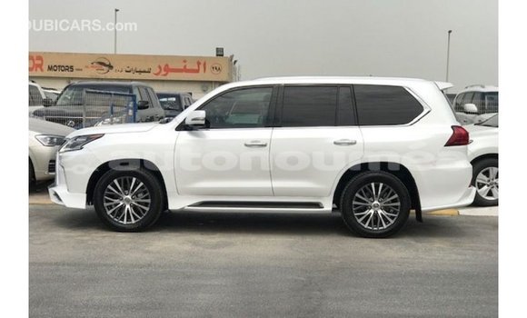 Acheter Import Voiture Lexus LX Blanc à Import - Dubai, Iles Acheter Import Voiture Lexus LX Blanc à Import - Dubai, Iles