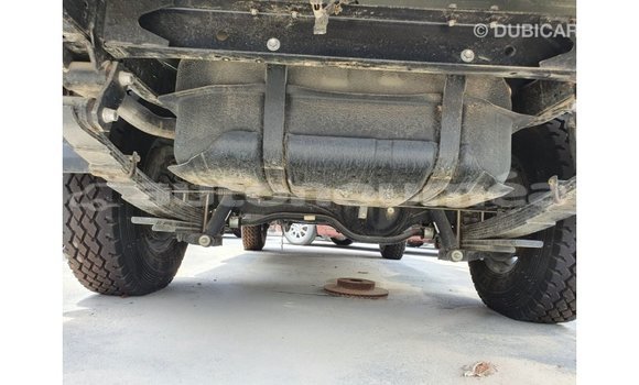 Acheter Import Voiture Toyota Land Cruiser Blanc à Import - Dubai, Iles Acheter Import Voiture Toyota Land Cruiser Blanc à Import - Dubai, Iles