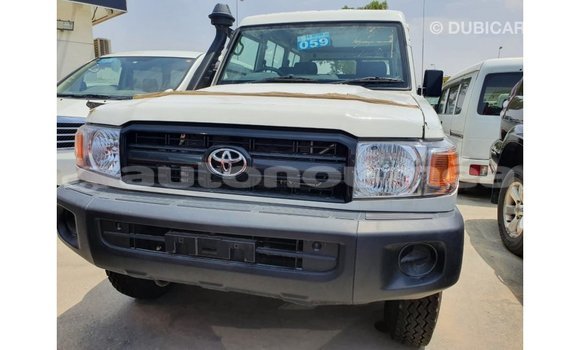 Acheter Import Voiture Toyota Land Cruiser Blanc à Import - Dubai, Iles Acheter Import Voiture Toyota Land Cruiser Blanc à Import - Dubai, Iles