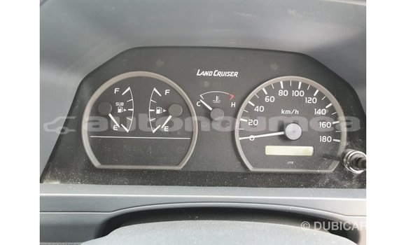 Acheter Import Voiture Toyota Land Cruiser Blanc à Import - Dubai, Iles Acheter Import Voiture Toyota Land Cruiser Blanc à Import - Dubai, Iles