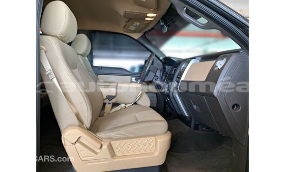 Acheter Import Voiture Ford Club Wagon Marron à Import - Dubai, Iles Acheter Import Voiture Ford Club Wagon Marron à Import - Dubai, Iles