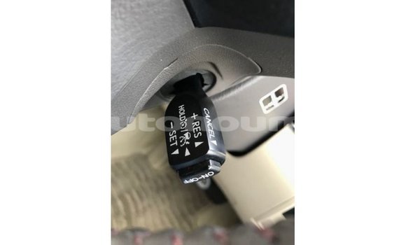 Acheter Import Voiture Toyota Land Cruiser Rouge à Import - Dubai, Iles Acheter Import Voiture Toyota Land Cruiser Rouge à Import - Dubai, Iles