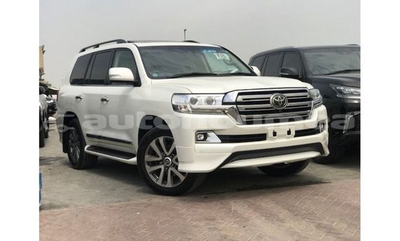 Buy Import Toyota Land Cruiser White Car in Import - Dubai in Iles