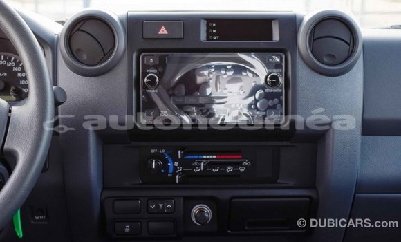 Acheter Import Voiture Toyota Land Cruiser Blanc à Import - Dubai, Iles Acheter Import Voiture Toyota Land Cruiser Blanc à Import - Dubai, Iles