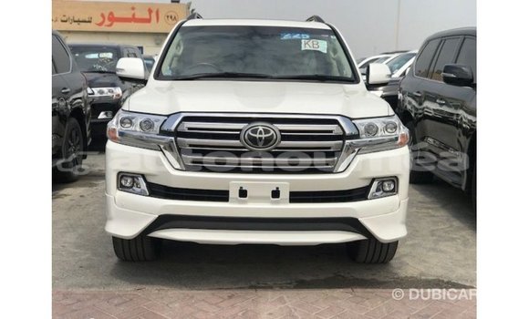 Buy Import Toyota Land Cruiser White Car in Import - Dubai in Iles Buy Import Toyota Land Cruiser White Car in Import - Dubai in Iles