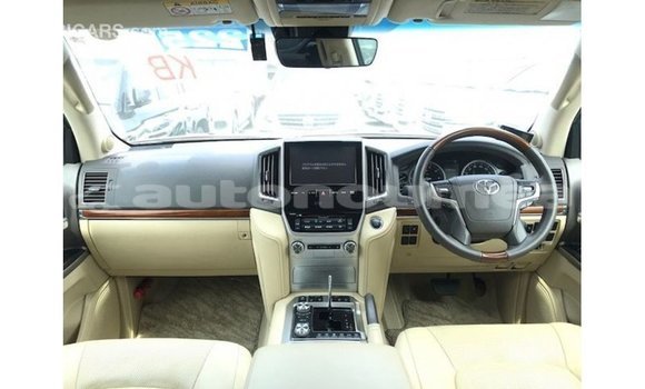 Buy Import Toyota Land Cruiser White Car in Import - Dubai in Iles Buy Import Toyota Land Cruiser White Car in Import - Dubai in Iles