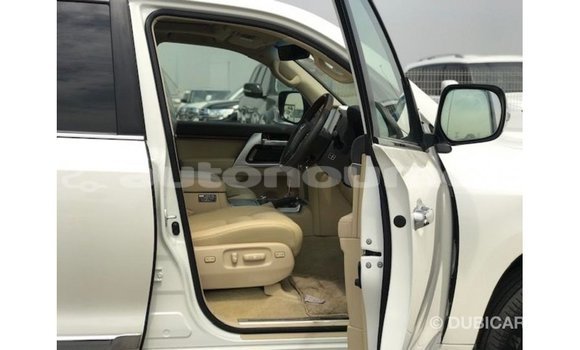 Buy Import Toyota Land Cruiser White Car in Import - Dubai in Iles Buy Import Toyota Land Cruiser White Car in Import - Dubai in Iles