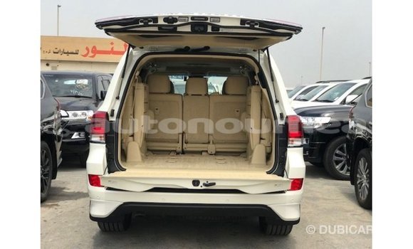 Buy Import Toyota Land Cruiser White Car in Import - Dubai in Iles Buy Import Toyota Land Cruiser White Car in Import - Dubai in Iles