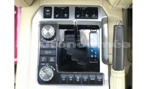 Buy Import Toyota Land Cruiser White Car in Import - Dubai in Iles Buy Import Toyota Land Cruiser White Car in Import - Dubai in Iles