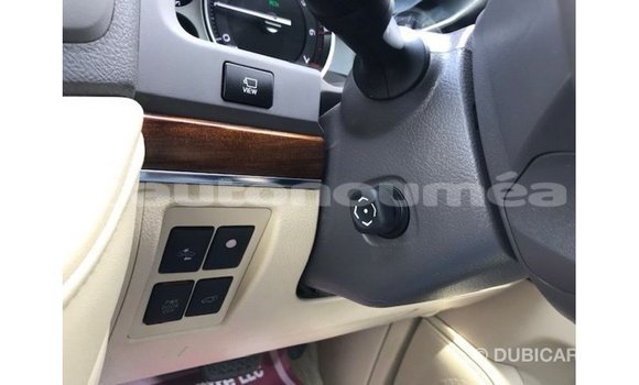 Buy Import Toyota Land Cruiser White Car in Import - Dubai in Iles Buy Import Toyota Land Cruiser White Car in Import - Dubai in Iles