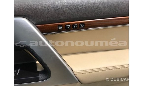 Buy Import Toyota Land Cruiser White Car in Import - Dubai in Iles Buy Import Toyota Land Cruiser White Car in Import - Dubai in Iles
