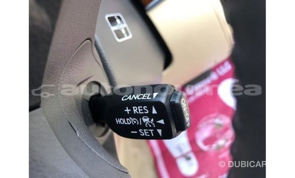 Buy Import Toyota Land Cruiser White Car in Import - Dubai in Iles Buy Import Toyota Land Cruiser White Car in Import - Dubai in Iles