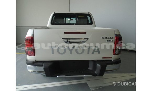 Acheter Import Voiture Toyota Hilux Blanc à Import - Dubai, Iles Acheter Import Voiture Toyota Hilux Blanc à Import - Dubai, Iles