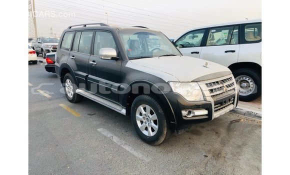 Acheter Import Voiture Mitsubishi Pajero Noir à Import - Dubai, Iles Acheter Import Voiture Mitsubishi Pajero Noir à Import - Dubai, Iles