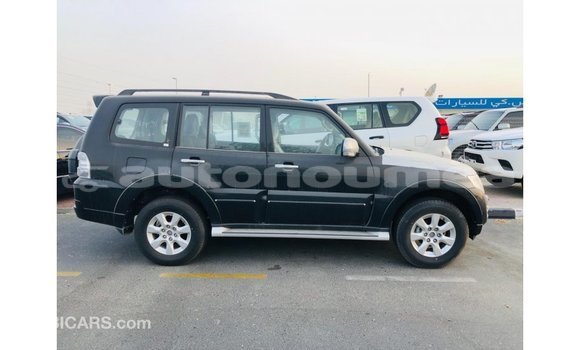 Acheter Import Voiture Mitsubishi Pajero Noir à Import - Dubai, Iles Acheter Import Voiture Mitsubishi Pajero Noir à Import - Dubai, Iles