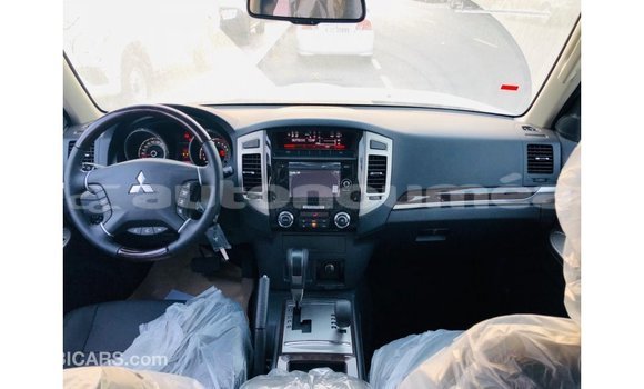 Acheter Import Voiture Mitsubishi Pajero Noir à Import - Dubai, Iles Acheter Import Voiture Mitsubishi Pajero Noir à Import - Dubai, Iles