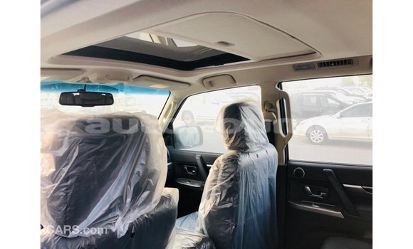 Acheter Import Voiture Mitsubishi Pajero Noir à Import - Dubai, Iles Acheter Import Voiture Mitsubishi Pajero Noir à Import - Dubai, Iles