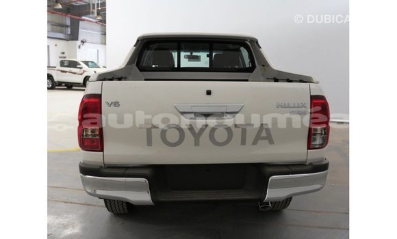 Acheter Import Voiture Toyota Hilux Blanc à Import - Dubai, Iles Acheter Import Voiture Toyota Hilux Blanc à Import - Dubai, Iles