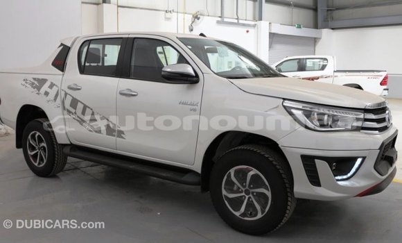 Acheter Import Voiture Toyota Hilux Blanc à Import - Dubai, Iles Acheter Import Voiture Toyota Hilux Blanc à Import - Dubai, Iles