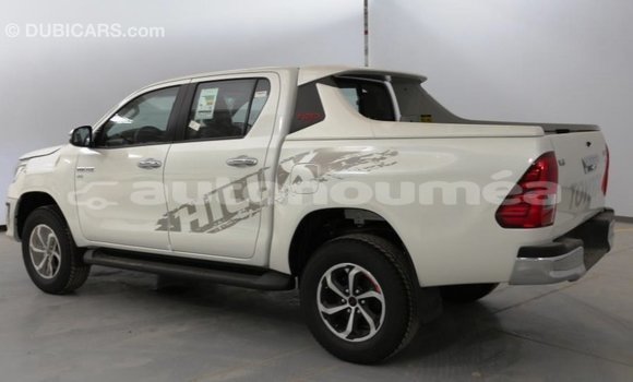 Acheter Import Voiture Toyota Hilux Blanc à Import - Dubai, Iles Acheter Import Voiture Toyota Hilux Blanc à Import - Dubai, Iles