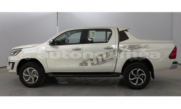 Acheter Import Voiture Toyota Hilux Blanc à Import - Dubai, Iles Acheter Import Voiture Toyota Hilux Blanc à Import - Dubai, Iles