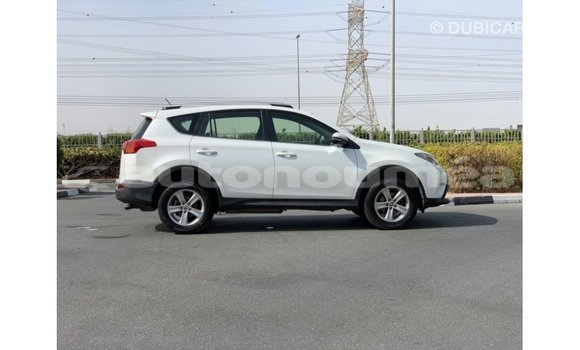 Acheter Import Utilitaire Toyota HiAce Blanc à Import - Dubai, Iles Acheter Import Utilitaire Toyota HiAce Blanc à Import - Dubai, Iles