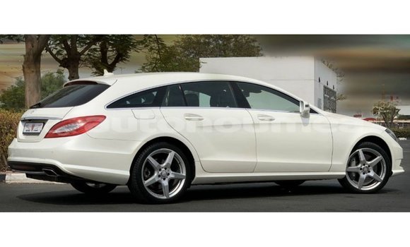 Buy Import Mercedes-Benz 190 White Car in Import - Dubai in Iles Buy Import Mercedes-Benz 190 White Car in Import - Dubai in Iles