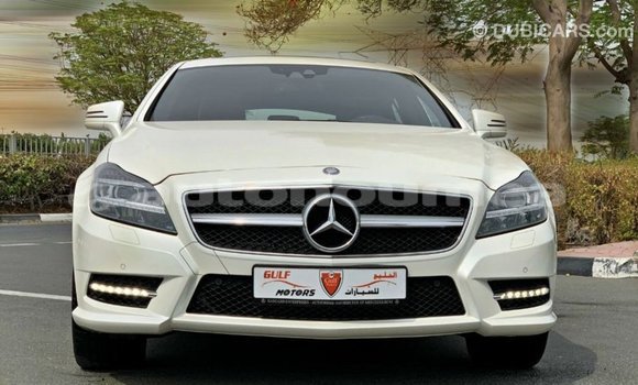 Buy Import Mercedes-Benz 190 White Car in Import - Dubai in Iles Buy Import Mercedes-Benz 190 White Car in Import - Dubai in Iles