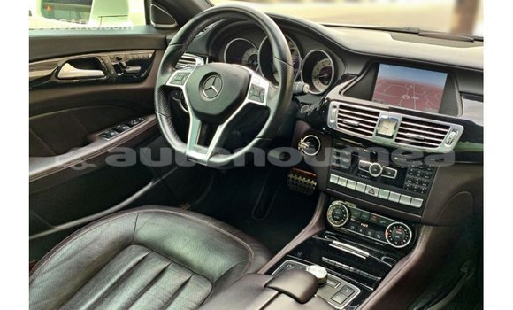 Buy Import Mercedes-Benz 190 White Car in Import - Dubai in Iles Buy Import Mercedes-Benz 190 White Car in Import - Dubai in Iles